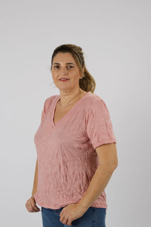 חולצת בייסיק וי קצרה נוחה ליומיום - שקד