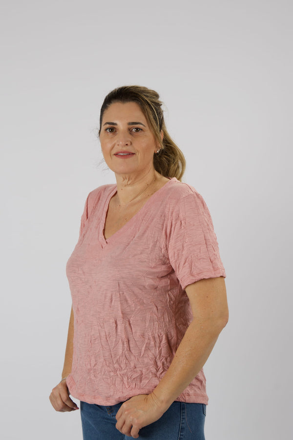 חולצת בייסיק וי קצרה נוחה ליומיום - שקד