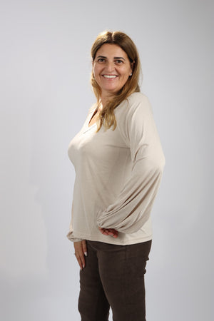 חולצת Hella לנשים עם שרוול גומי ונפח טבעי