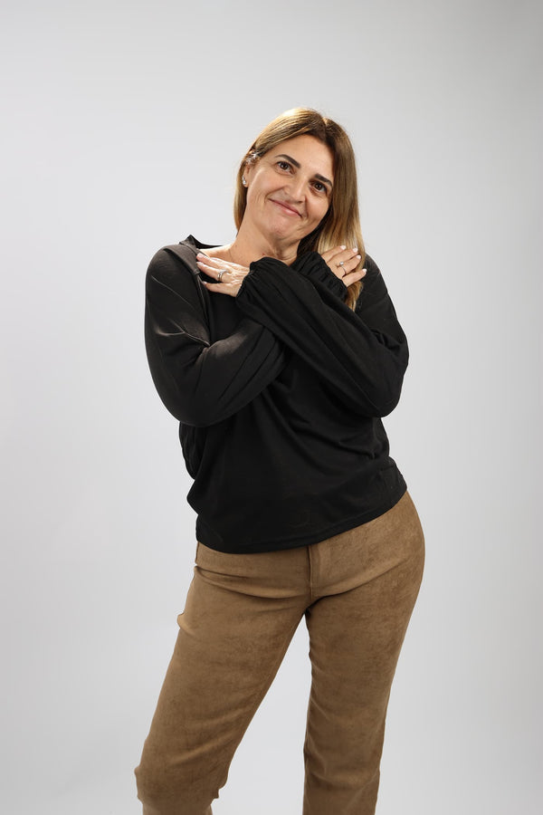 חולצת Hella לנשים עם שרוול גומי ונפח טבעי