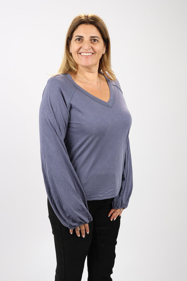 חולצת Hella לנשים עם שרוול גומי ונפח טבעי